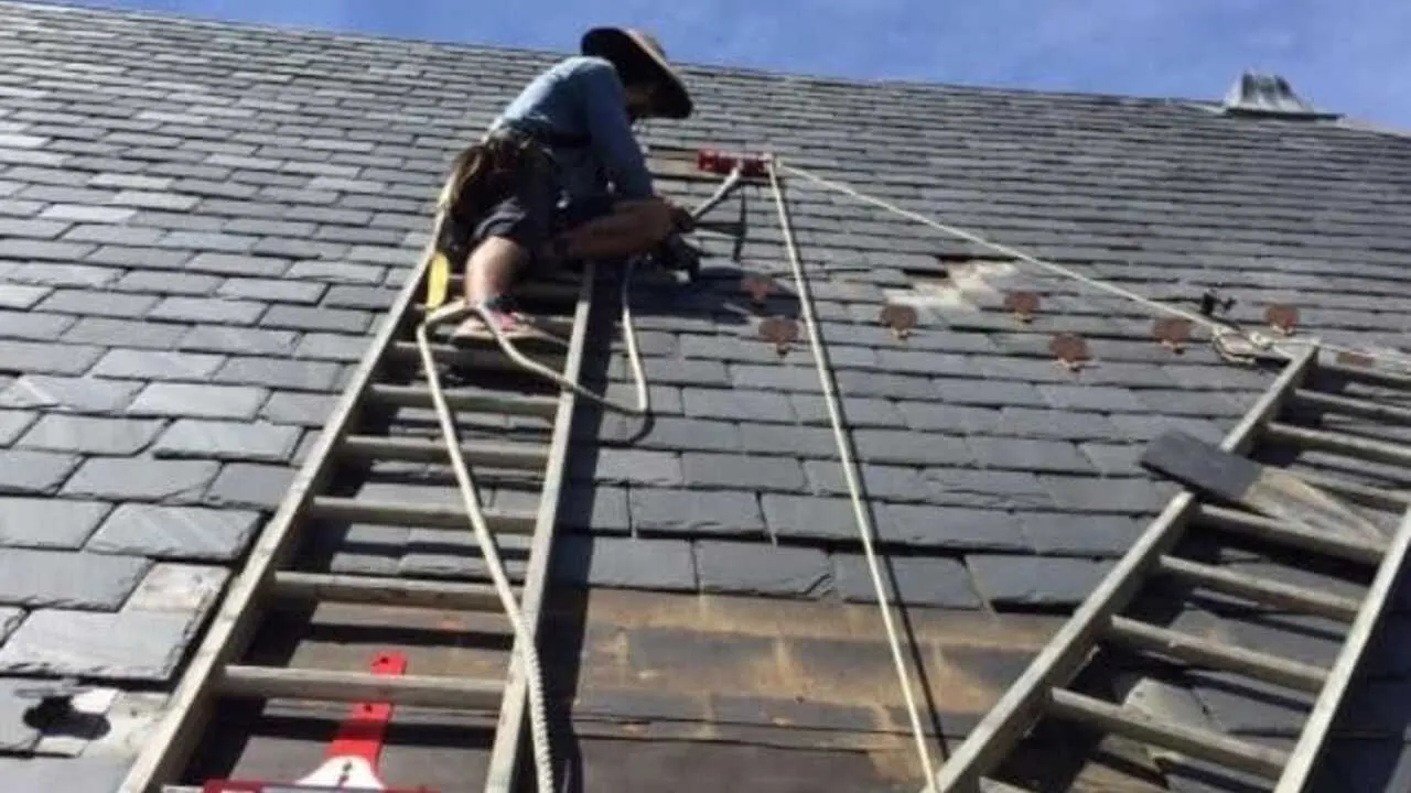 Why Roof-to-Gutter Transitions Often Become Failure Points